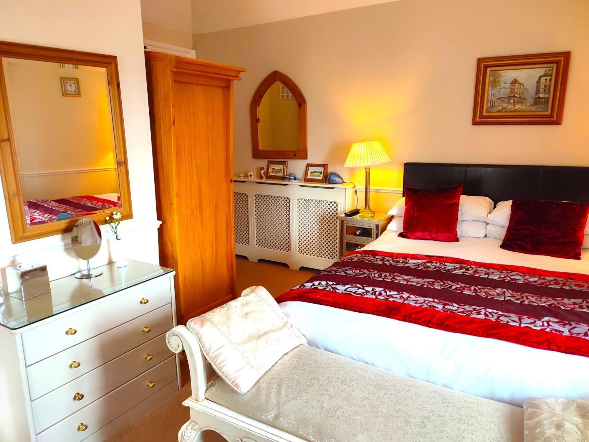 Robin Hill House Heritage 4*