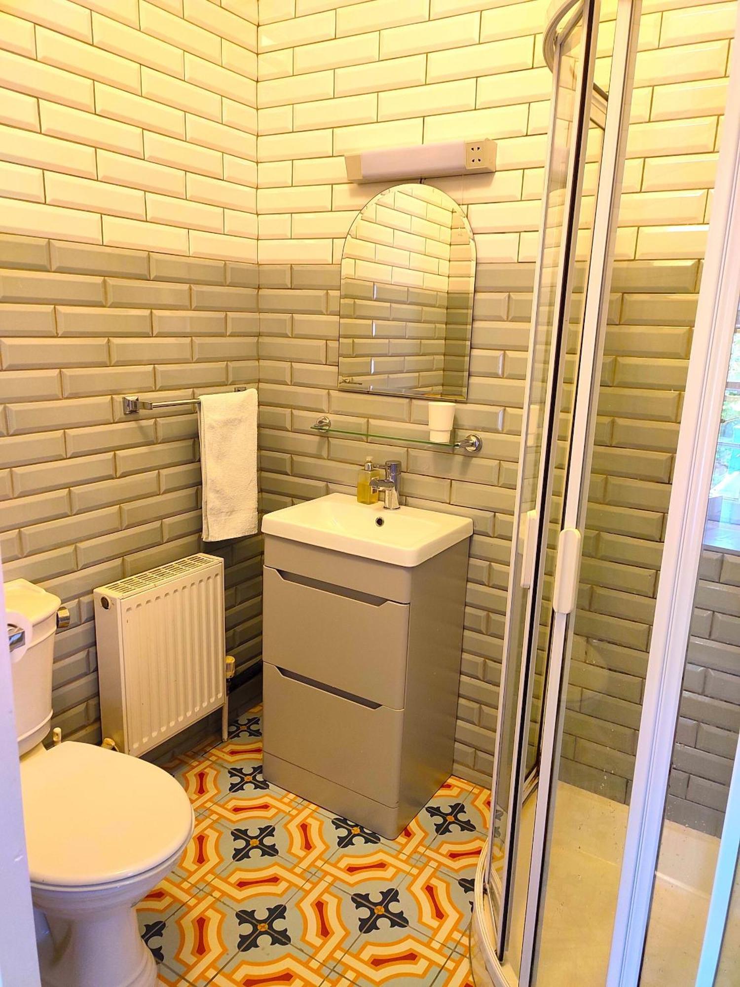 Robin Hill House Heritage 4*