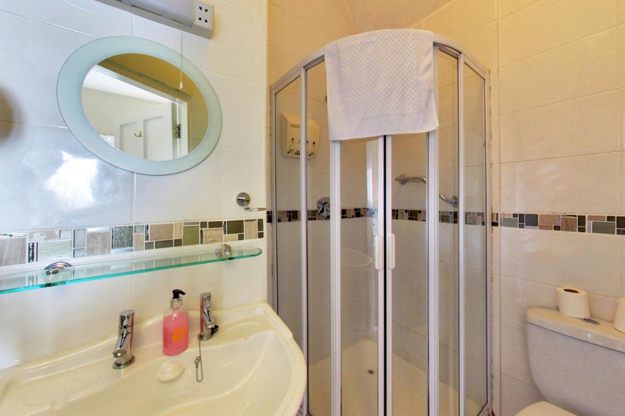 Robin Hill House Heritage 4*