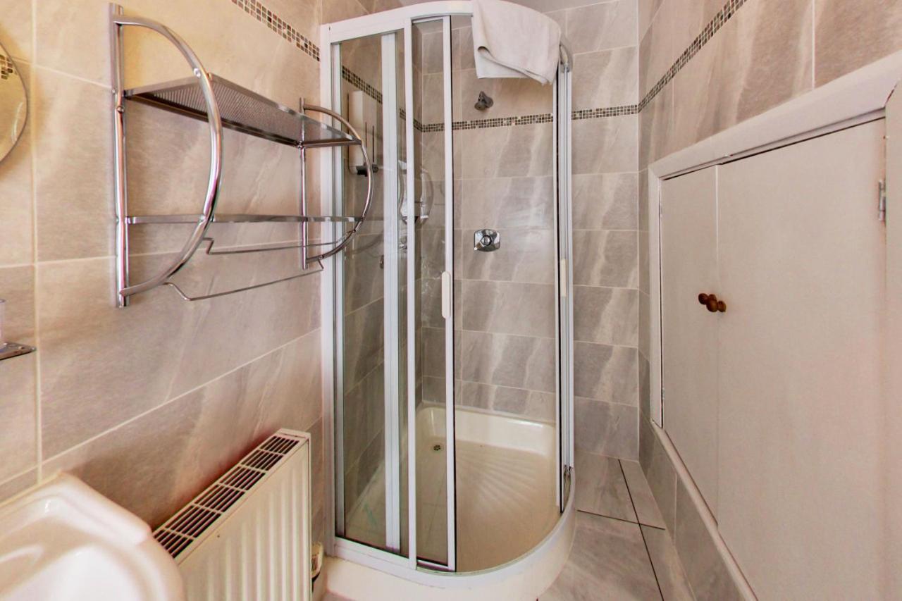 Robin Hill House Heritage 4*
